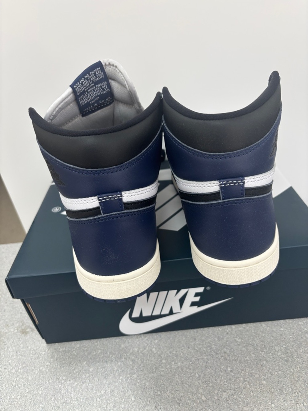 Nike Air Jordan 1 Retro High - White Navy Black - Picture 4 of 5
